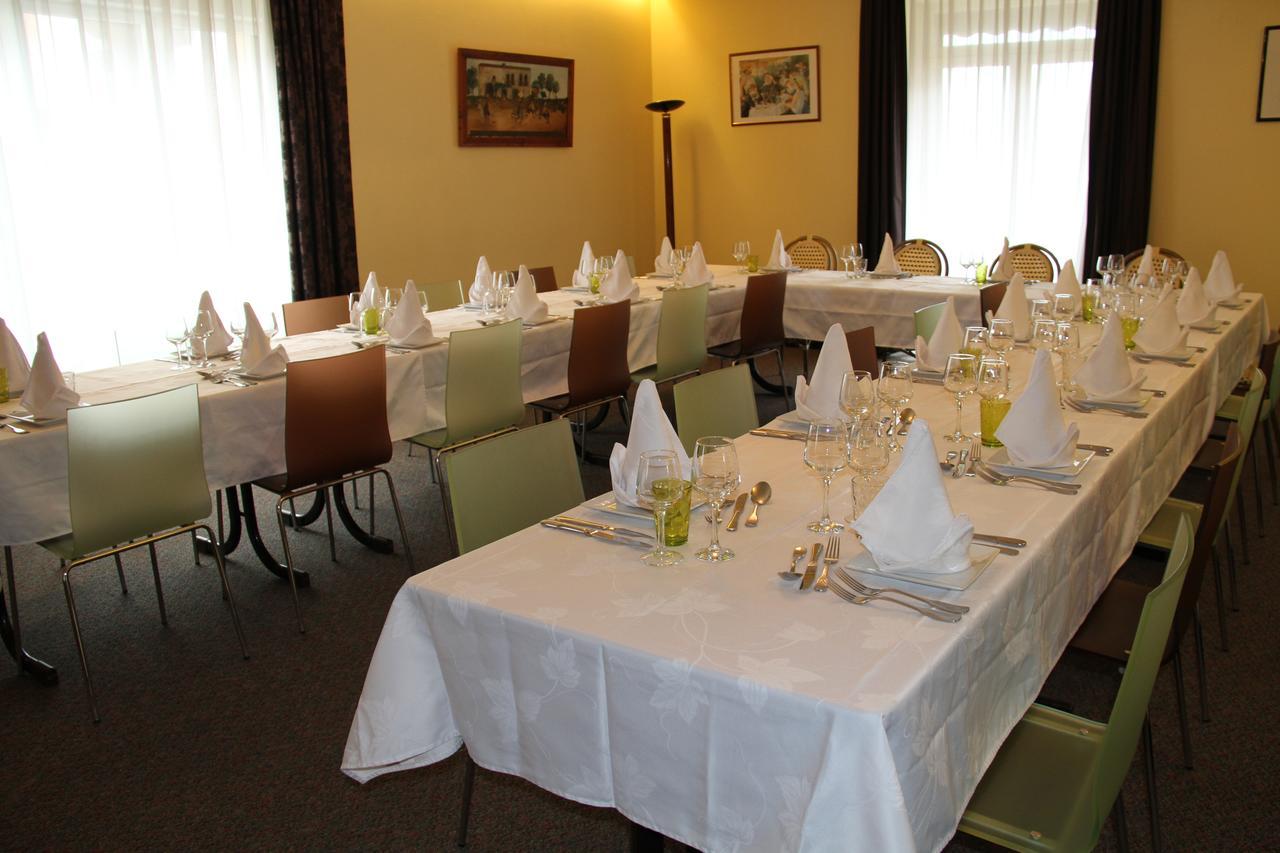 Logis Hotel Restaurant Le Grand Turc L'Oie Экстерьер фото
